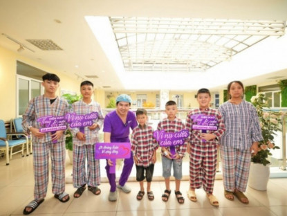 Thông tin doanh nghiệp - BS Hoàng Tuấn điều trị miễn phí cho 50 bệnh nhân đặc biệt khó khăn