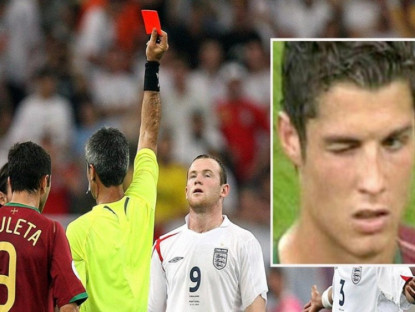 Thể thao - Rooney - Ronaldo &amp; vết rạn ở World Cup: Cái nháy mắt khiến cả nước Anh nổi giận