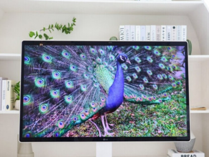 Thông tin doanh nghiệp - LG Smart Monitor Swing - màn hình sáng tạo gắn kết gia đình trẻ