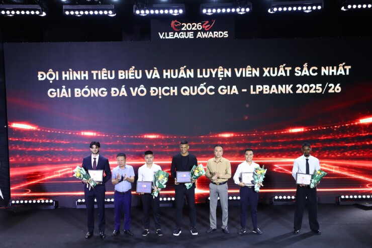 HLV Kim Sang Sik "trao quà" cho Quang Hải, Công an Hà Nội thắng lớn ở V-League Awards - 5