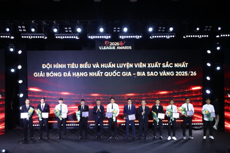 HLV Kim Sang Sik "trao quà" cho Quang Hải, Công an Hà Nội thắng lớn ở V-League Awards - 4