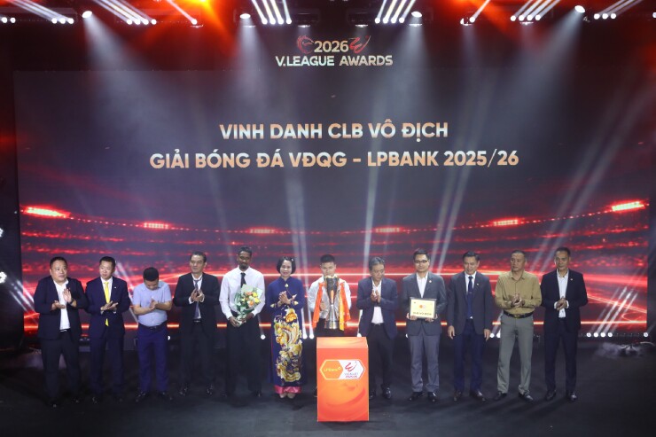 HLV Kim Sang Sik "trao quà" cho Quang Hải, Công an Hà Nội thắng lớn ở V-League Awards - 2