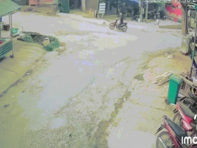 Clip: Hú hồn người đàn ông liên tiếp ngã xe, đầu xe tách rời bánh trước gây sốc