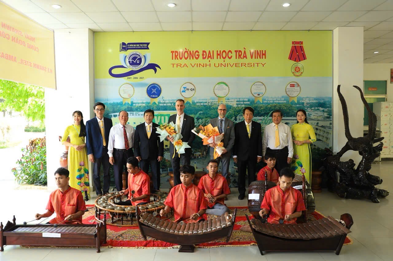 Đại học Trà Vinh - Sáng tri thức, đẹp tình người - 2