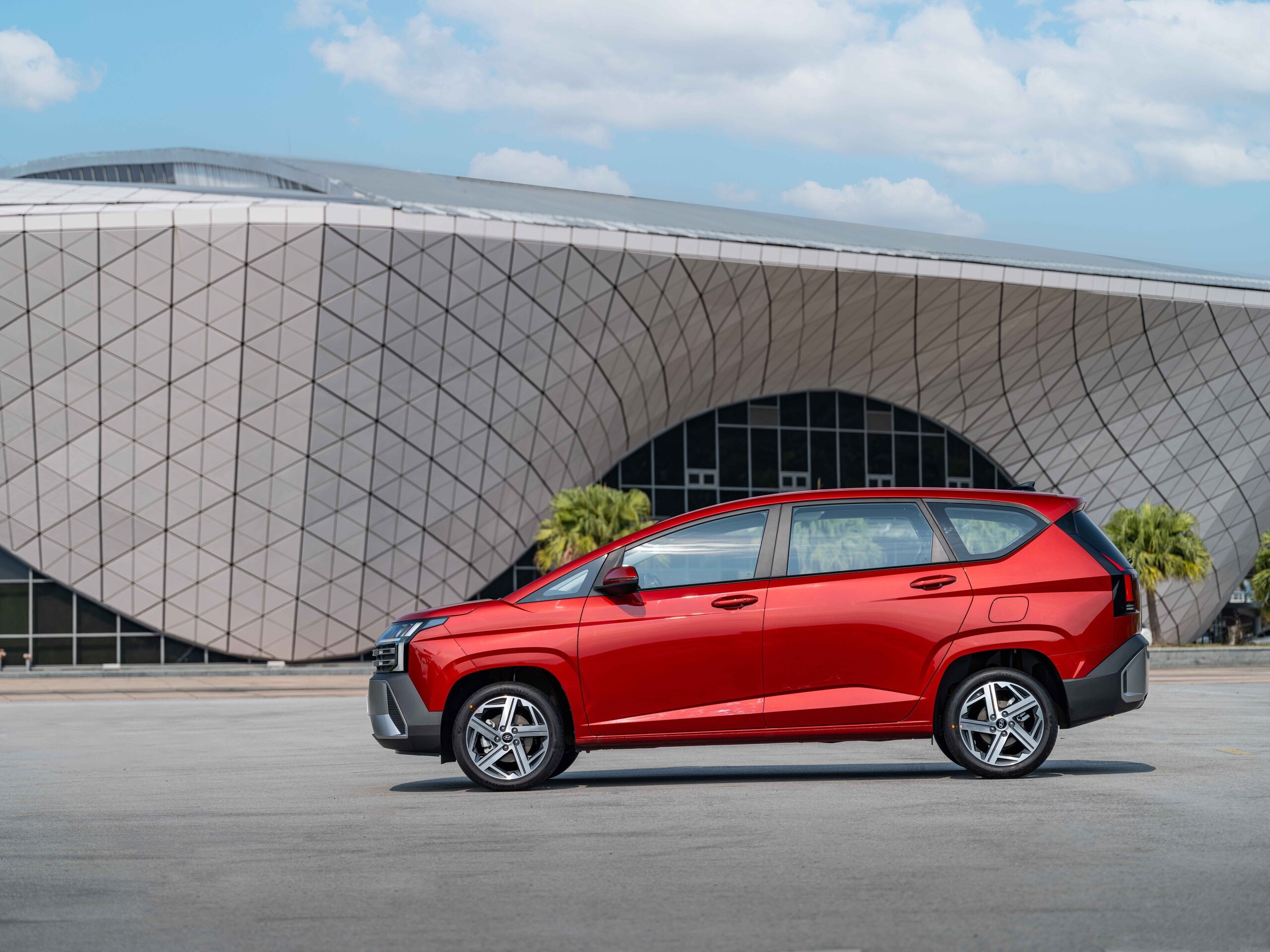 Mua xe MPV tầm giá 600 triệu đồng, Hyundai Stargazer có đáng cân nhắc? - 4