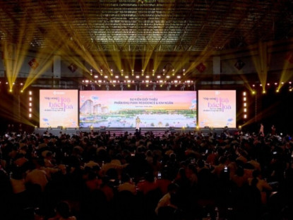 Thông tin doanh nghiệp - Bàn giao thấp tầng, trao sổ đỏ căn hộ, Sun Urban City tiếp tục kiến tạo niềm tin