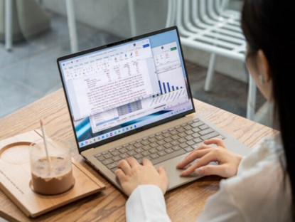 Thông tin doanh nghiệp - Chiếc laptop 990g này là"vũ khí" cân mượt mọi deadline bất kể không gian