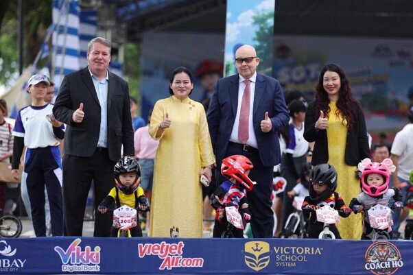 Victoria School tổ chức giải đua xe thăng bằng cho trẻ: Sân chơi rèn bản lĩnh và kết nối gia đình - 2