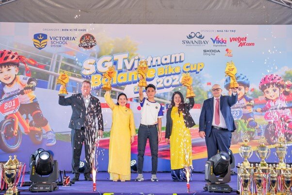 Victoria School tổ chức giải đua xe thăng bằng cho trẻ: Sân chơi rèn bản lĩnh và kết nối gia đình - 1