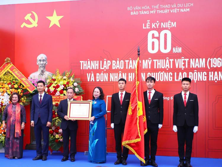 Bảo tàng Mỹ thuật Việt Nam đón nhận Huân chương Lao động hạng Ba