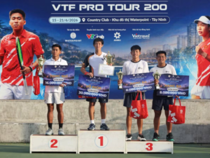 Thông tin doanh nghiệp - Phạm La Hoàng Anh lần đầu chạm tay cúp vô địch VTF Pro Tour 200
