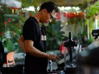Thông tin doanh nghiệp - Rẽ hướng từ công việc văn phòng để làm chủ quán café kết hợp bán xổ số Vietlott