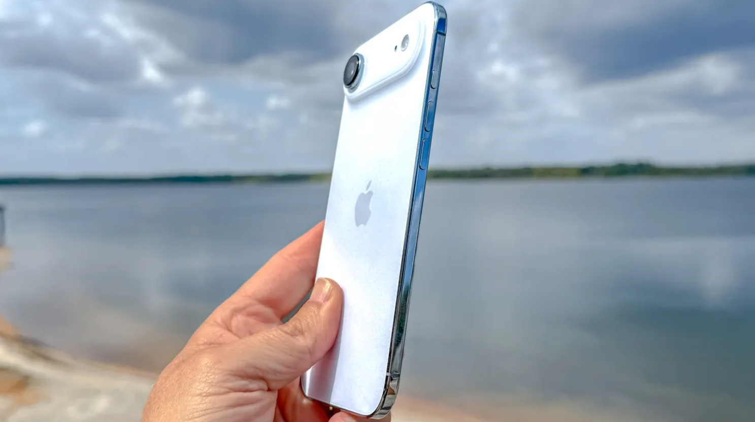 Những điện thoại nhỏ gọn được yêu thích nhất năm nay - 5