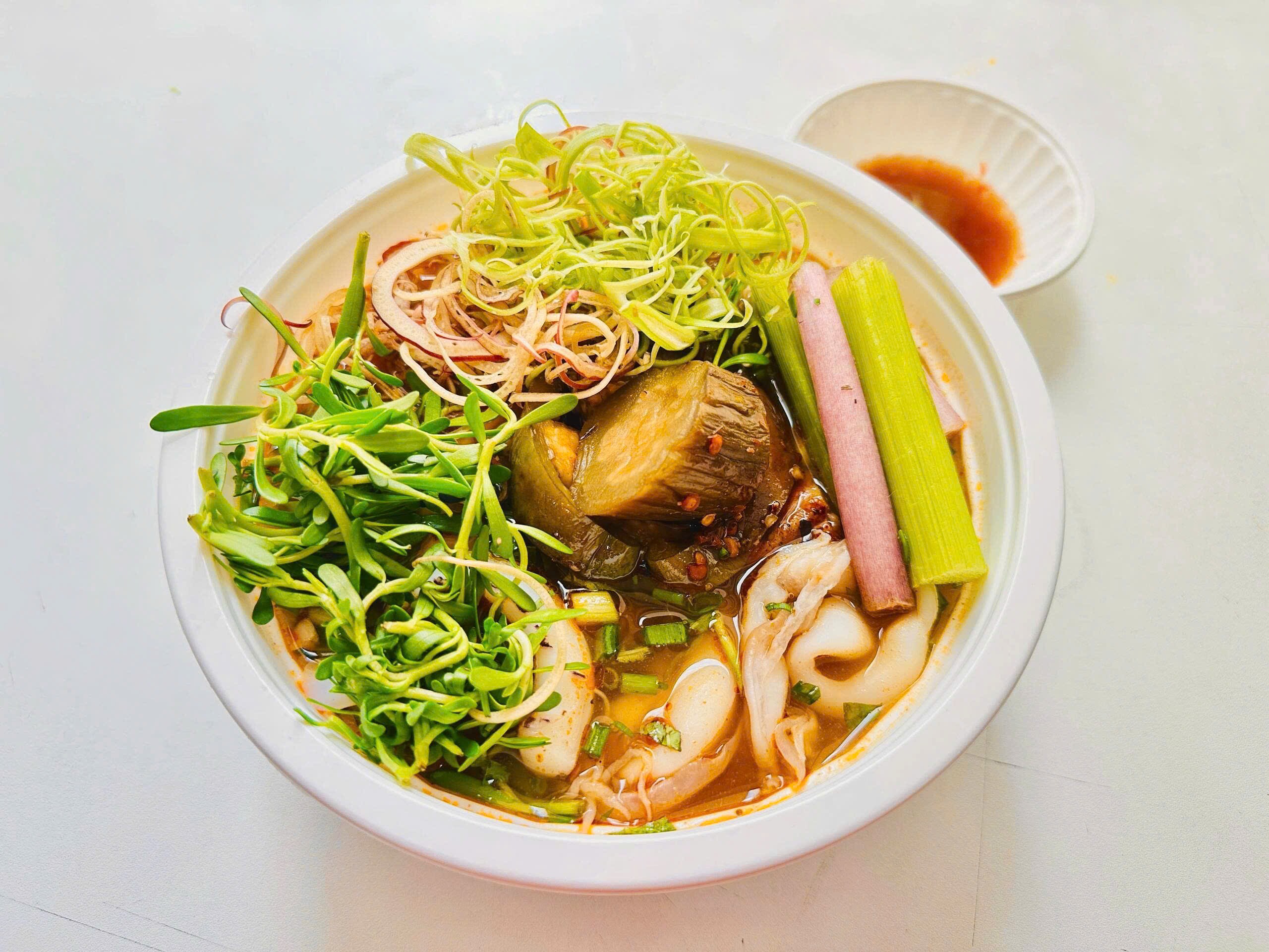 Đi dọc Việt Nam, thưởng thức mâm bún đặc sắc chỉ với vài thao tác - 4