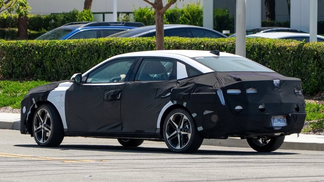 Hyundai Elantra phiên bản nâng cấp chạy thử nghiệm trên đường phố - 2