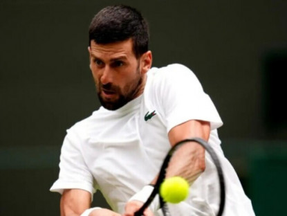 Thể thao - Djokovic thắng trận đầu tiên trên sân cỏ, gửi "cảnh báo" tới Sinner ở Wimbledon