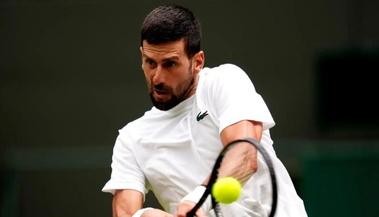 Djokovic thắng trận đầu tiên trên sân cỏ, gửi "cảnh báo" tới Sinner ở Wimbledon - 1