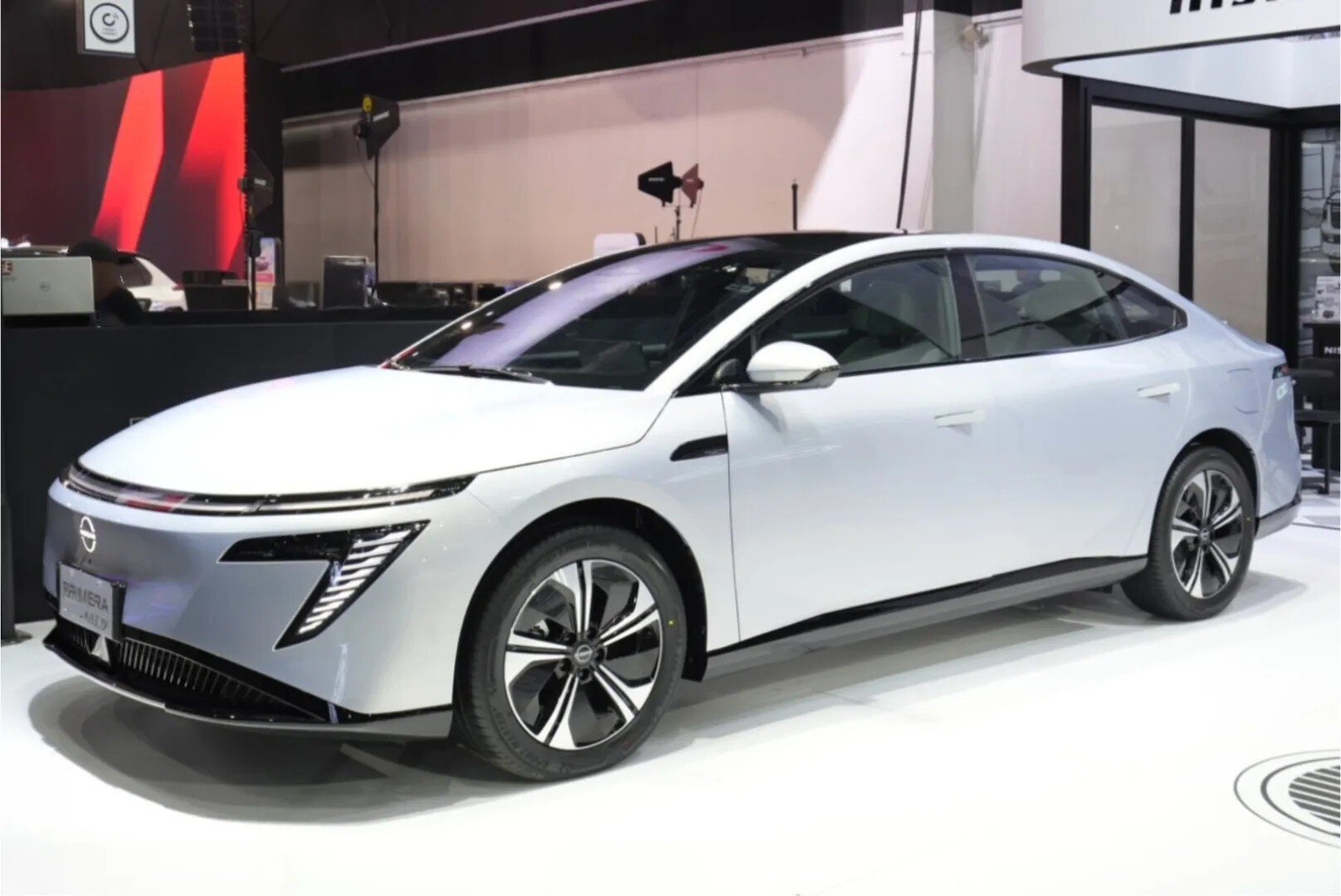 Hai ông lớn Honda và Nissan bắt tay phát triển xe điện mới - 1