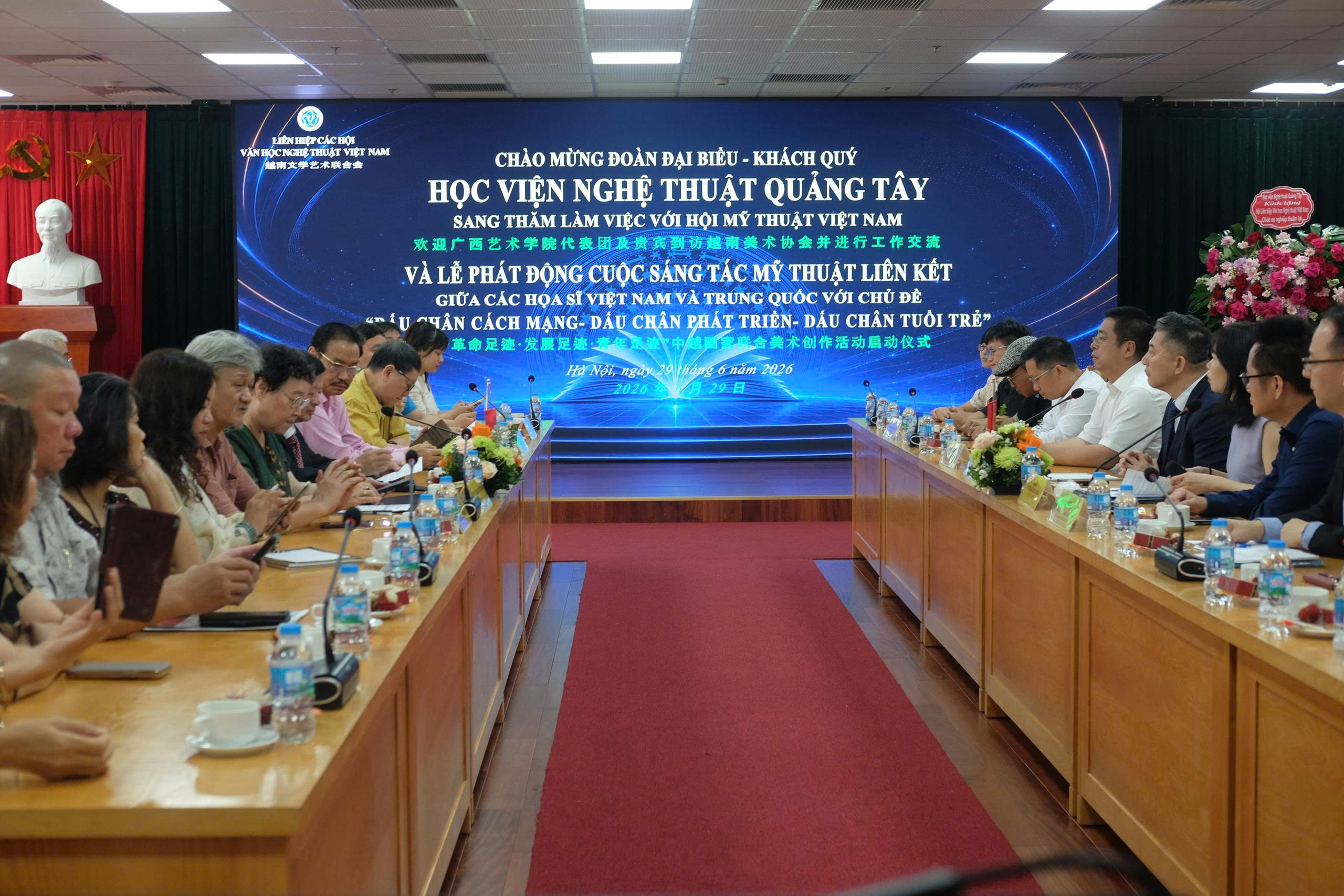 Thúc đẩy giao lưu mỹ thuật Việt Nam - Trung Quốc qua dự án sáng tác “Dấu chân Cách mạng - Dấu chân Phát triển - Dấu chân Tuổi trẻ” - 1