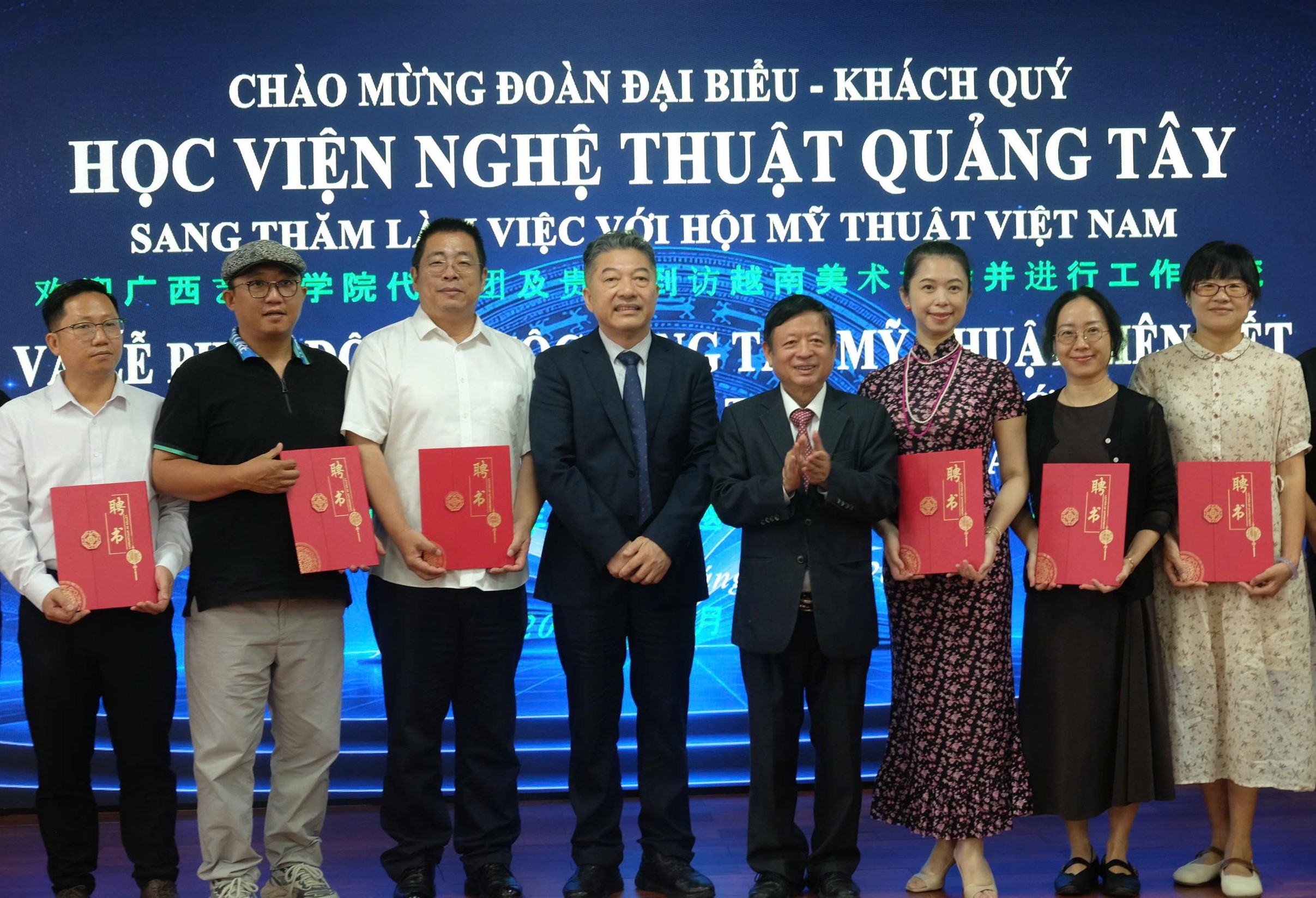 Thúc đẩy giao lưu mỹ thuật Việt Nam - Trung Quốc qua dự án sáng tác “Dấu chân Cách mạng - Dấu chân Phát triển - Dấu chân Tuổi trẻ” - 4