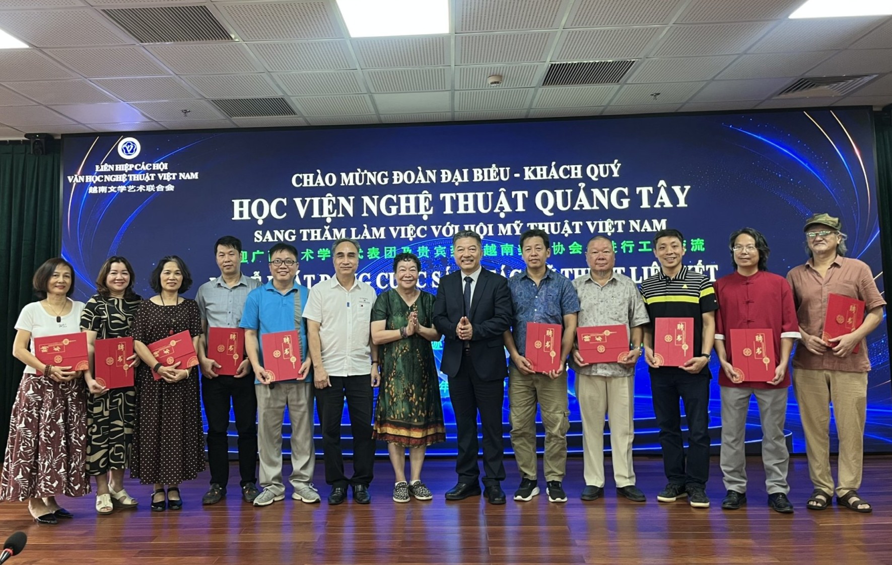 Thúc đẩy giao lưu mỹ thuật Việt Nam - Trung Quốc qua dự án sáng tác “Dấu chân Cách mạng - Dấu chân Phát triển - Dấu chân Tuổi trẻ” - 5