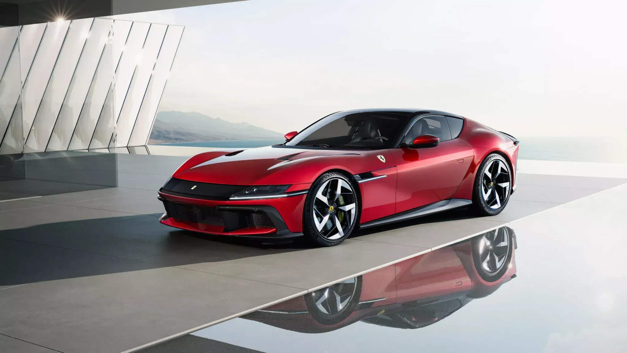 Hãng Ferrari "hồi sinh" hộp số sàn trên dòng xe 12Cilindri - 1