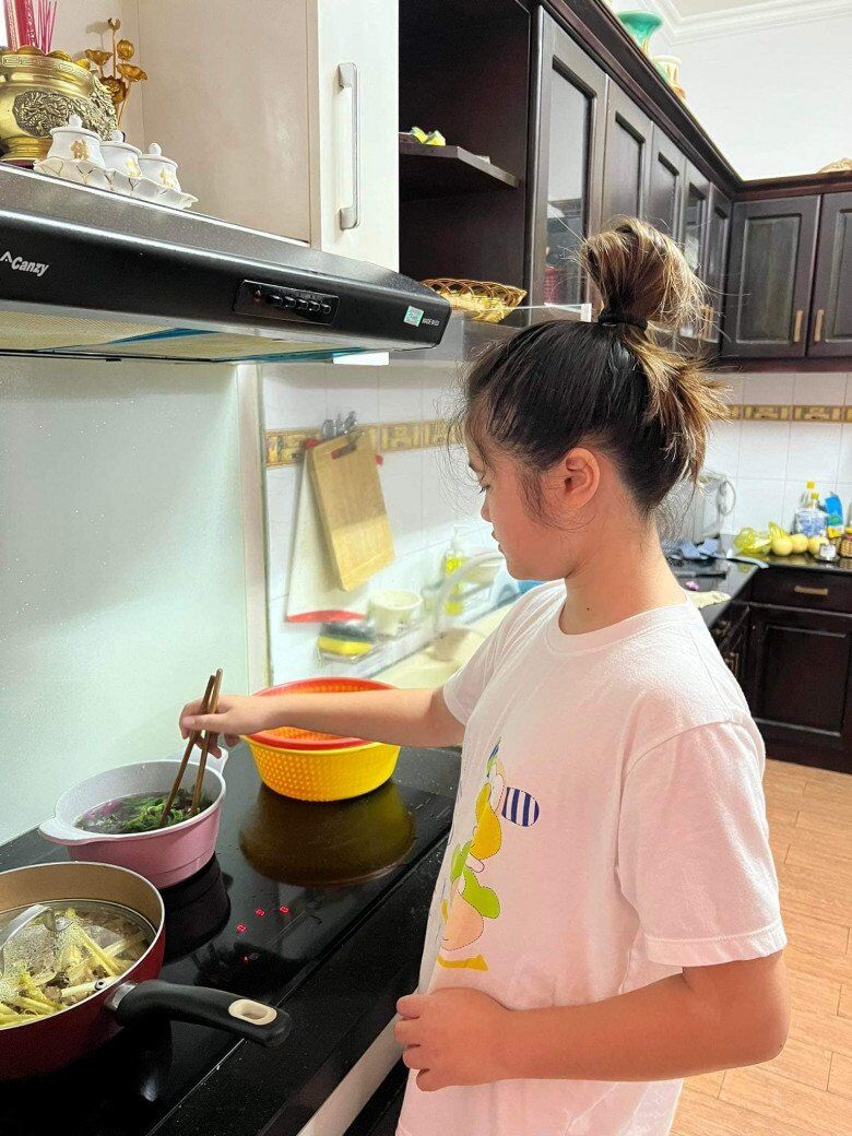 Thúy Nga 15 năm làm mẹ đơn thân nuôi con, giờ bé gái lớn xinh định cư ở Mỹ, hứa chăm sóc mẹ lúc về già - 9