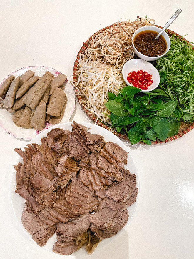 Lê Thúy hào hứng nấu bún nhưng thành phẩm "dở ẹc", nữ ca sĩ "Cô đơn trên sofa" bình luận bất ngờ - 6