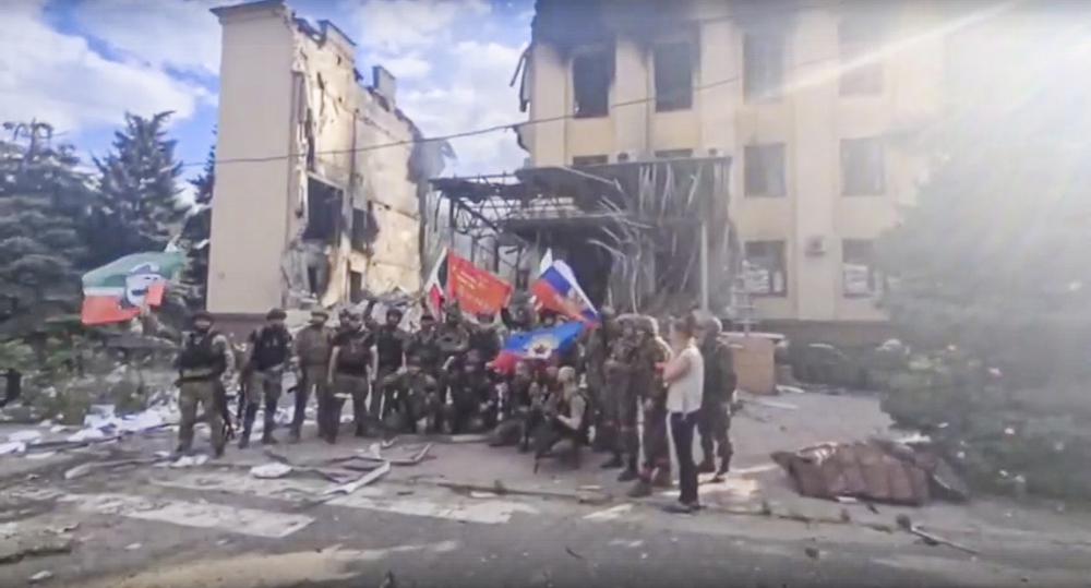 Lực lượng Ukraine dồn về Donetsk, chuẩn bị kháng cự quân đội Nga - 2