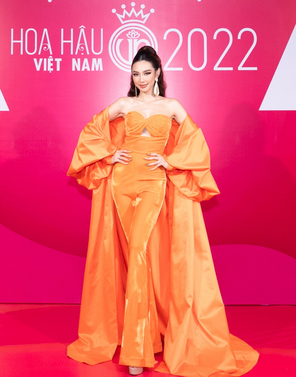 Đỗ Hà khoe đôi chân dài 1,11m tại sự kiện khởi động Hoa hậu Việt Nam 2022 - 3