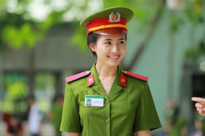 Sao nữ Việt &#34;khí chất&#34; nhờ quân phục: Midu, Cao Thái Hà vẫn thua một người - 5
