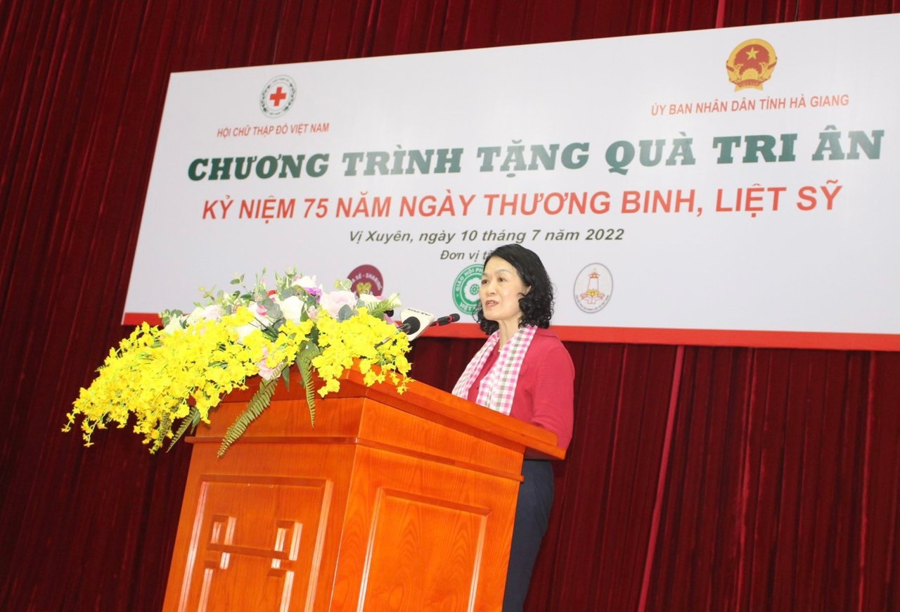 Hơn 1,5 tỷ đồng tặng quà các Mẹ Việt Nam Anh hùng, gia đình thương binh, liệt sỹ tại huyện Vị Xuyên, tỉnh Hà Giang - 3