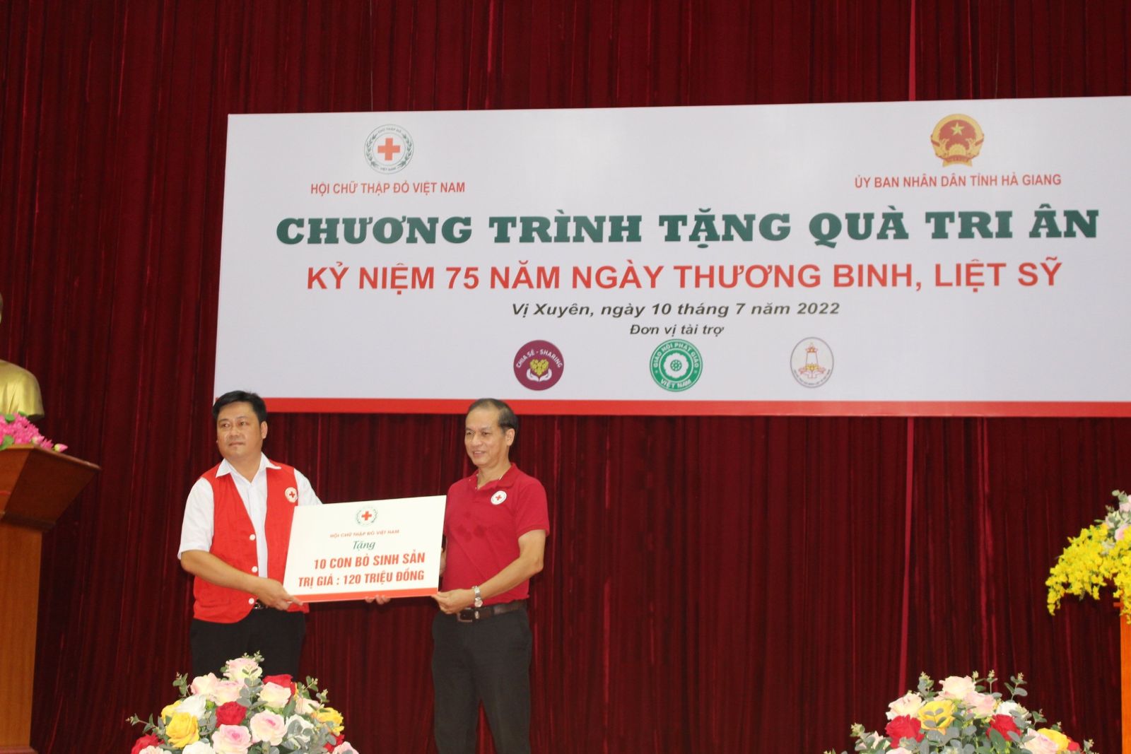Hơn 1,5 tỷ đồng tặng quà các Mẹ Việt Nam Anh hùng, gia đình thương binh, liệt sỹ tại huyện Vị Xuyên, tỉnh Hà Giang - 5