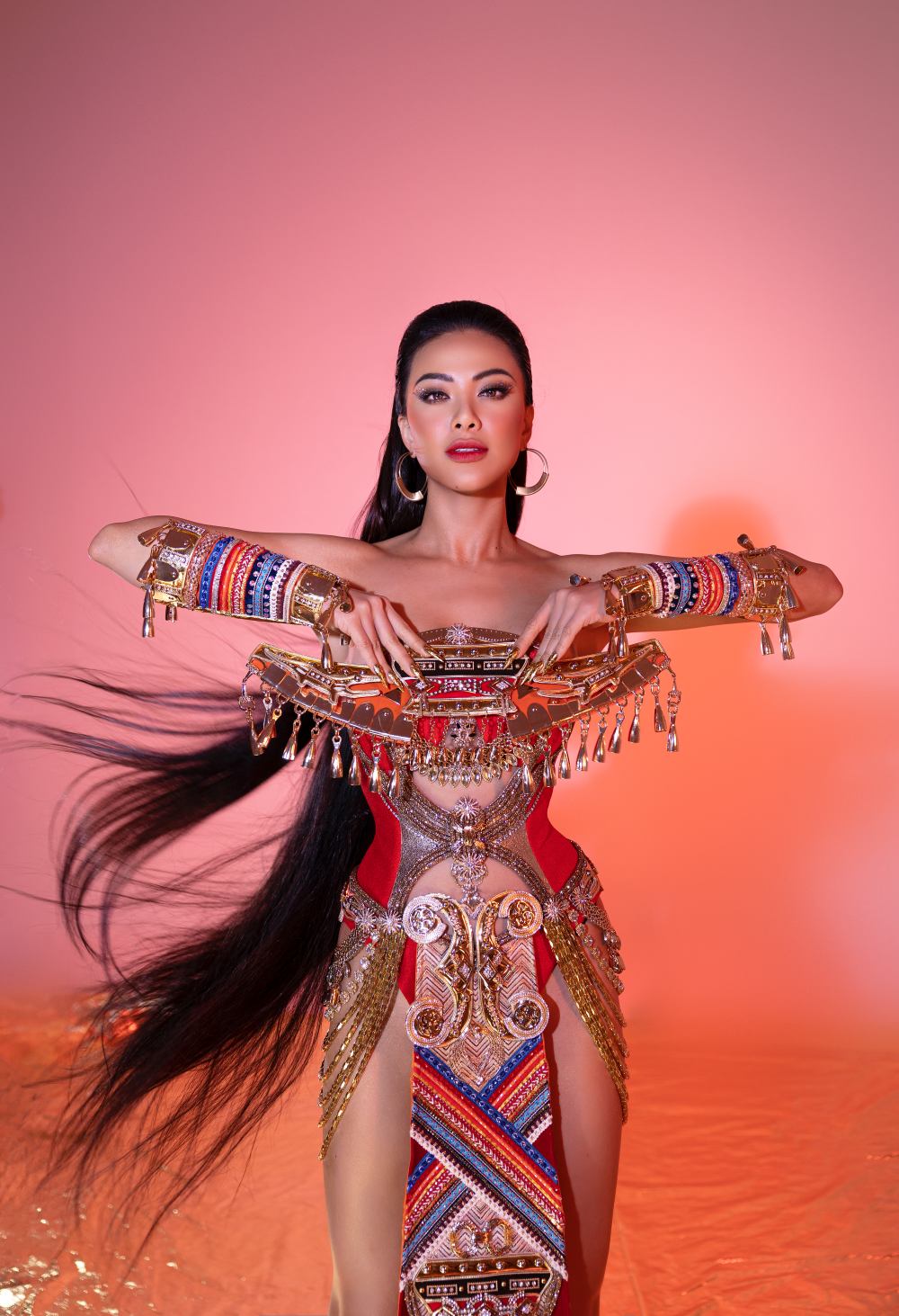 Hé lộ Trang phục dân tộc Kim Duyên mang tới Miss Supranational 2022 - 1