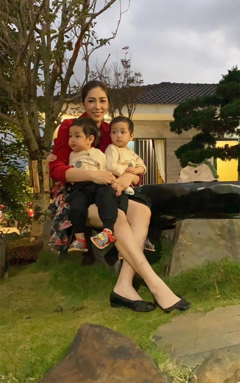 Hoa hậu Đặng Thu Thảo quyết định nâng ngực khi làm mẹ đơn thân: Sau sinh thân hình bể nát hoàn toàn - 1