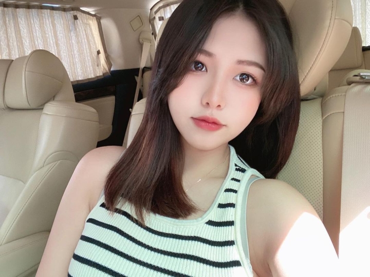 Gu mặc hơn tuổi của nàng có tin đồn tình ái với &#34;vua hài&#34; Châu Tinh Trì - 4