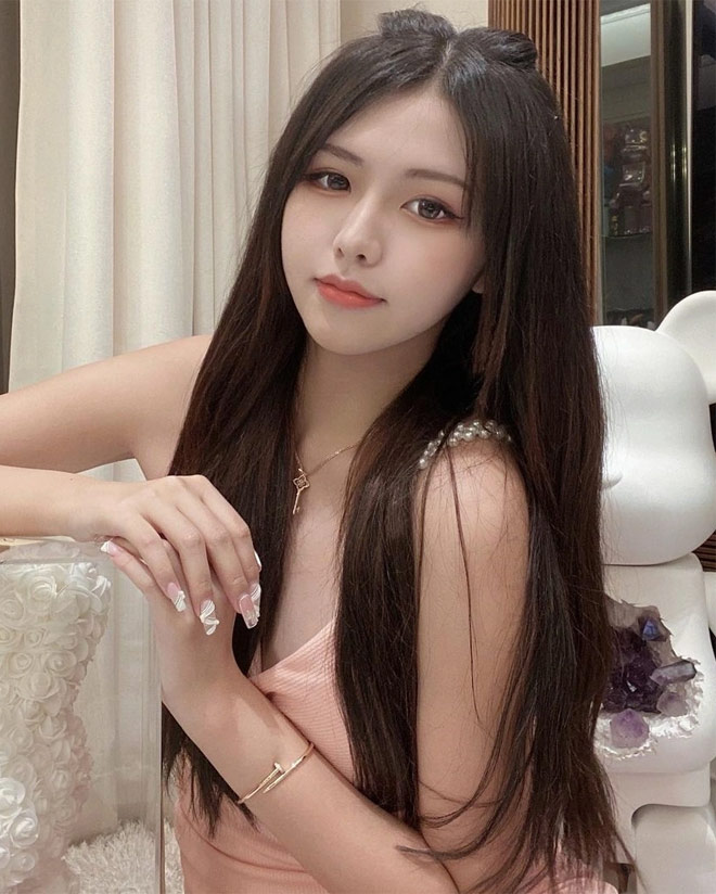 Gu mặc hơn tuổi của nàng có tin đồn tình ái với &#34;vua hài&#34; Châu Tinh Trì - 1