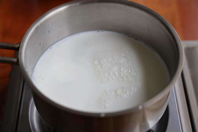 Sữa tươi không chỉ để uống, đem hấp kiểu này được món tráng miệng ai ăn cũng mê - 2