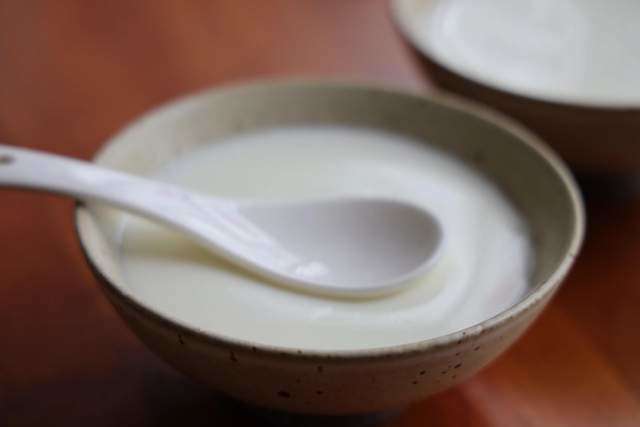 Sữa tươi không chỉ để uống, đem hấp kiểu này được món tráng miệng ai ăn cũng mê - 8
