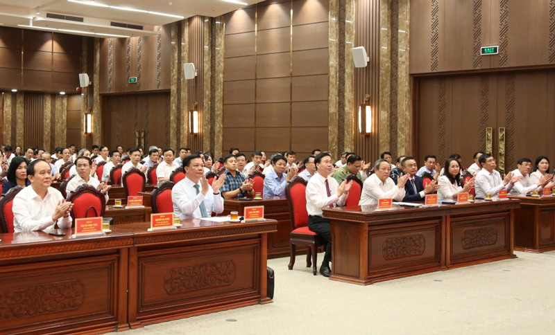 Bộ Chính trị phân công đồng chí Trần Sỹ Thanh giữ chức Phó Bí thư Thành ủy Hà Nội và được giới thiệu để bầu Chủ tịch TP Hà Nội - 1