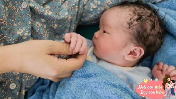 Trẻ sơ sinh mở mắt càng sớm thì càng khôn ngoan? Chuyên gia lý giải theo góc độ khoa học - 5