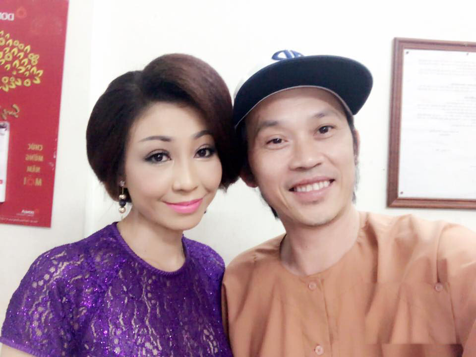 Nữ ca sĩ tự nhận là vợ sắp cưới của Hoài Linh có động thái gây bất ngờ - 1