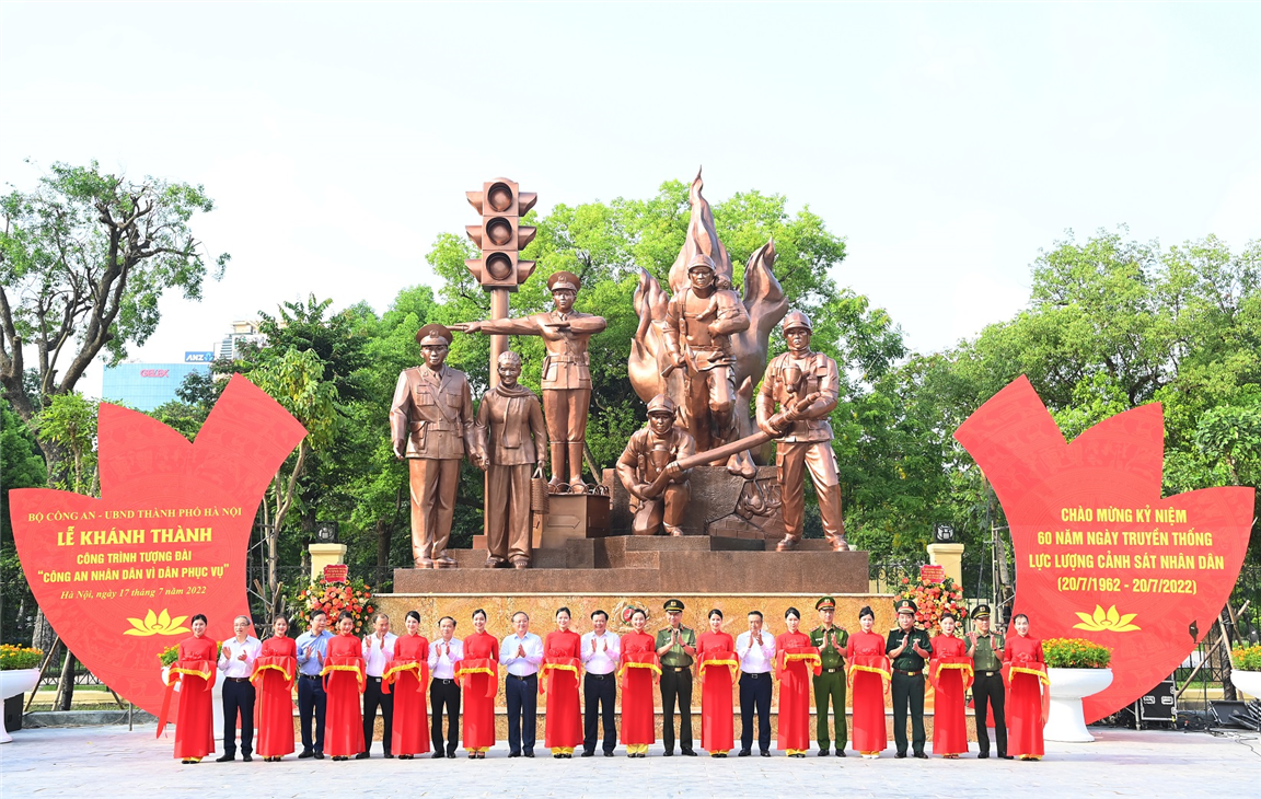 Khánh thành Tượng đài “Công an nhân dân vì dân phục vụ” tại Hà Nội - 1