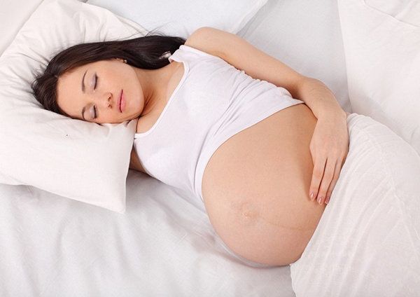 4 tư thế ngủ của mẹ bầu không tốt cho thai nhi, mẹ thương con nhớ tránh - 3