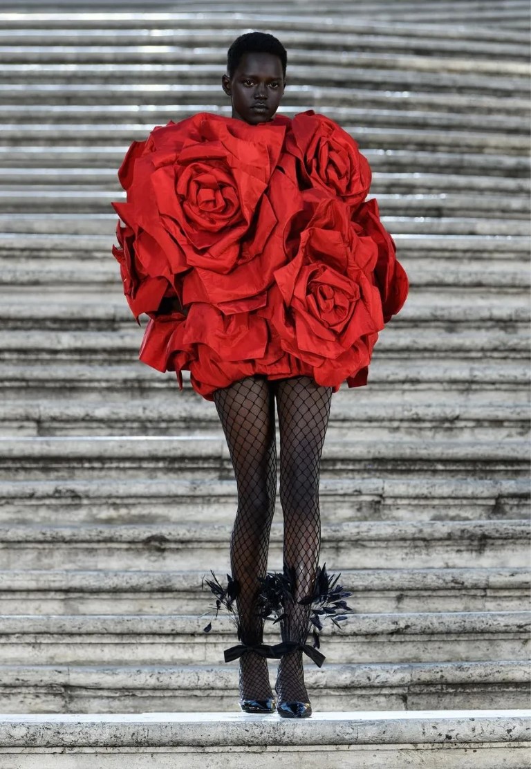 Valentino chọn Rome cho bộ sưu tập Haute Couture Thu Đông 2022 - 12