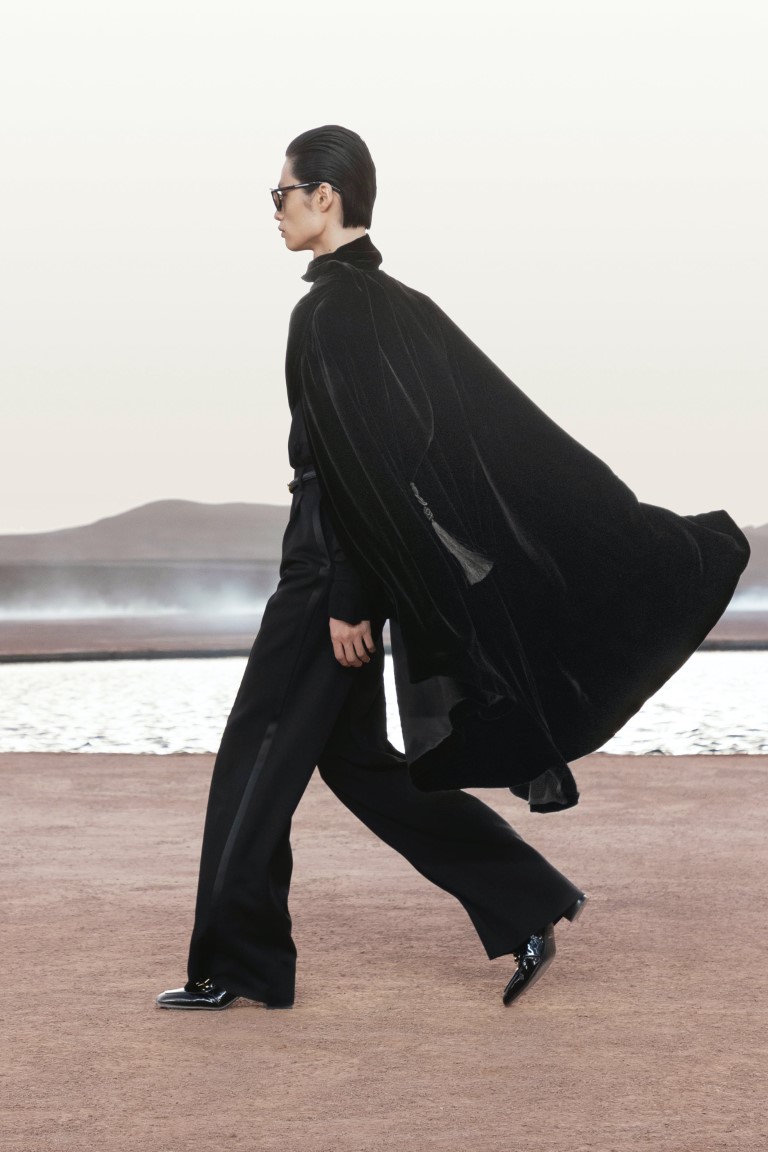 Yves Saint Laurent ra mắt bộ sưu tập Haute couture giữa sa mạc nóng bỏng - 15