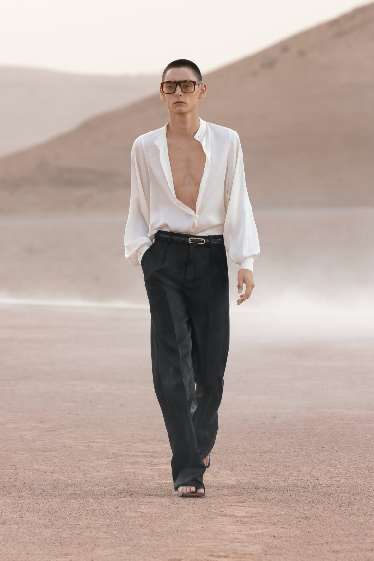 Yves Saint Laurent ra mắt bộ sưu tập Haute couture giữa sa mạc nóng bỏng - 14