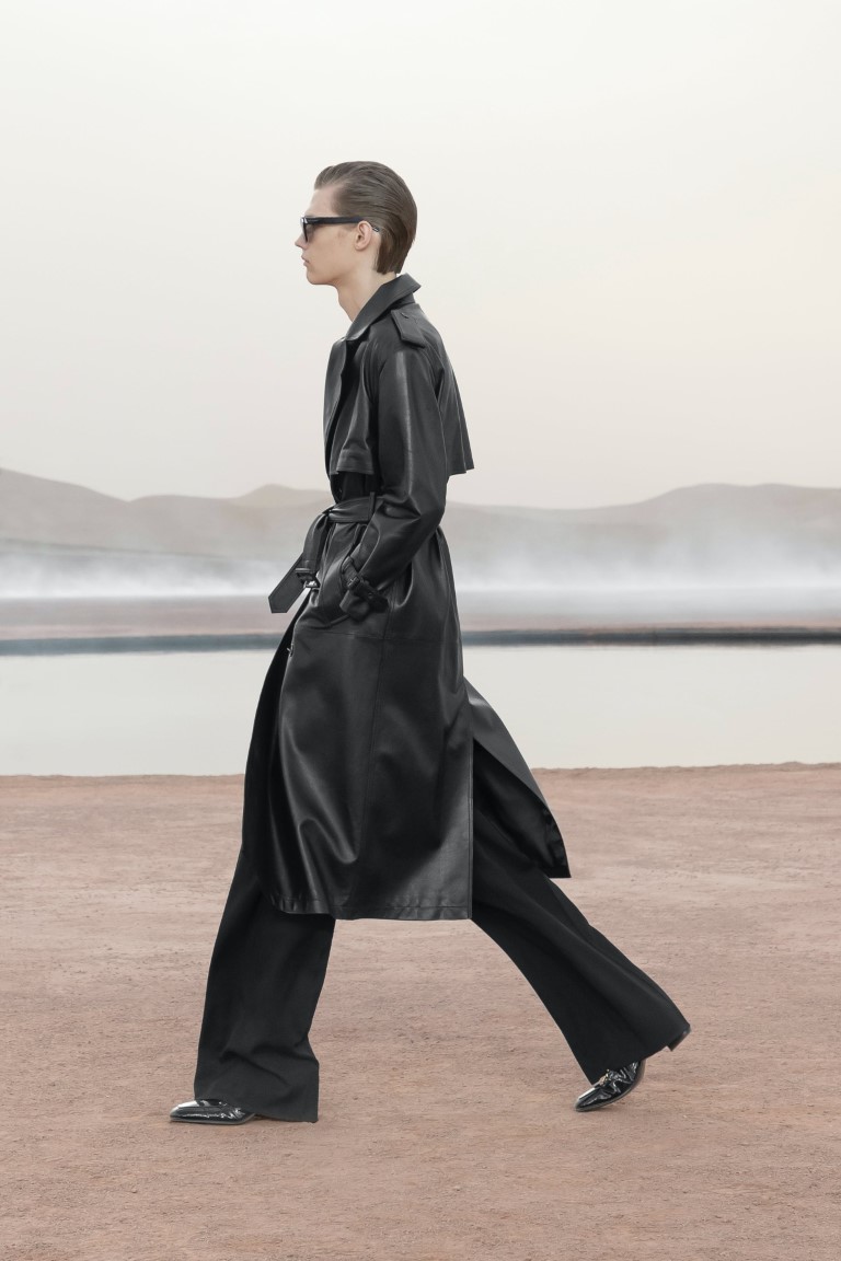 Yves Saint Laurent ra mắt bộ sưu tập Haute couture giữa sa mạc nóng bỏng - 12