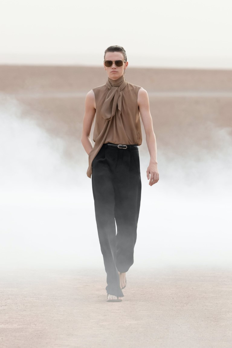 Yves Saint Laurent ra mắt bộ sưu tập Haute couture giữa sa mạc nóng bỏng - 6