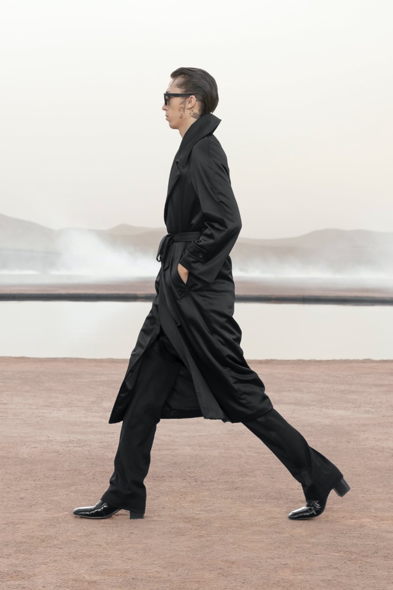 Yves Saint Laurent ra mắt bộ sưu tập Haute couture giữa sa mạc nóng bỏng - 5